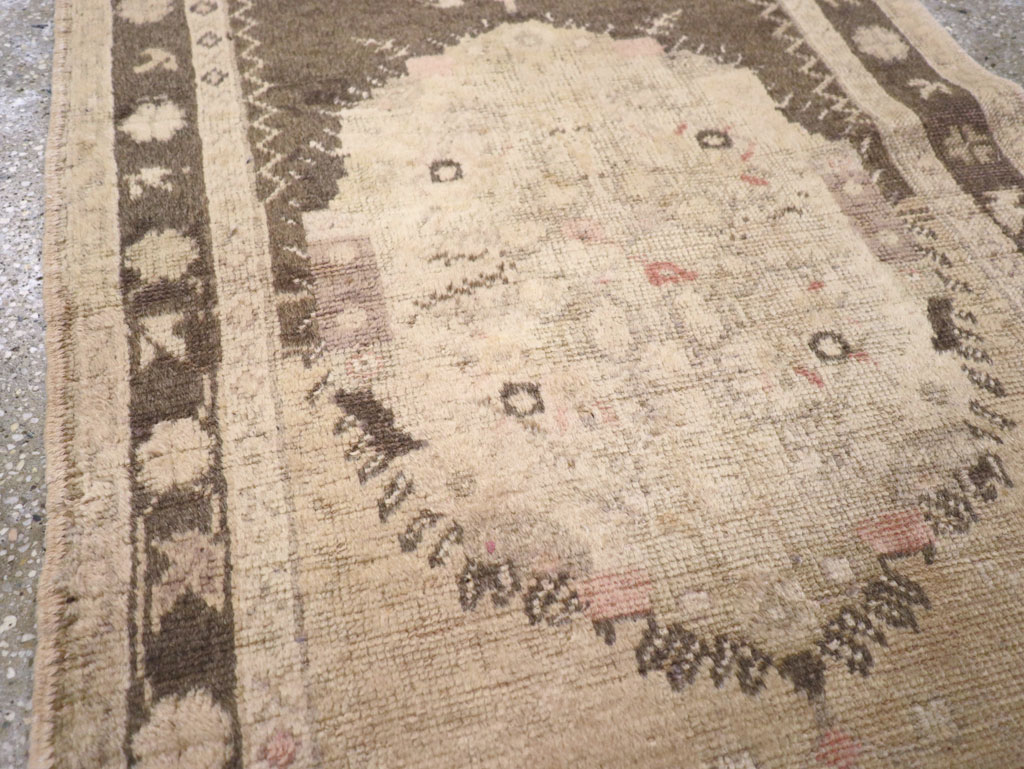 Vintage Turkish Oushak Rug, No.18601 - Galerie Shabab