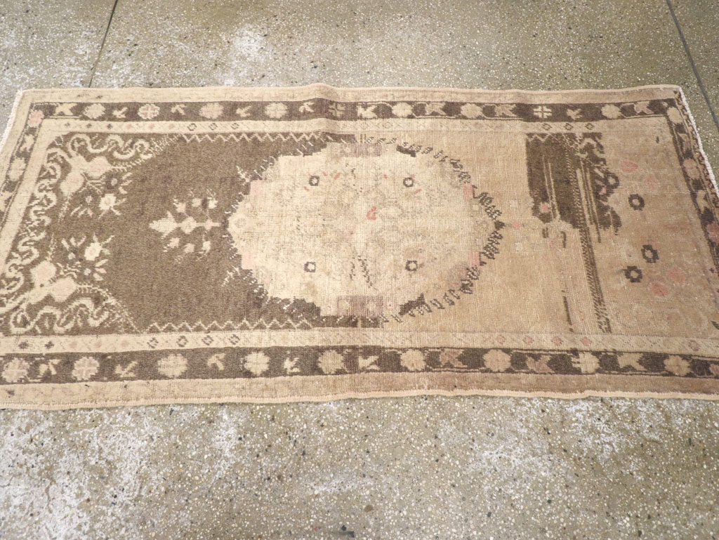 Vintage Turkish Oushak Rug, No.18601 - Galerie Shabab