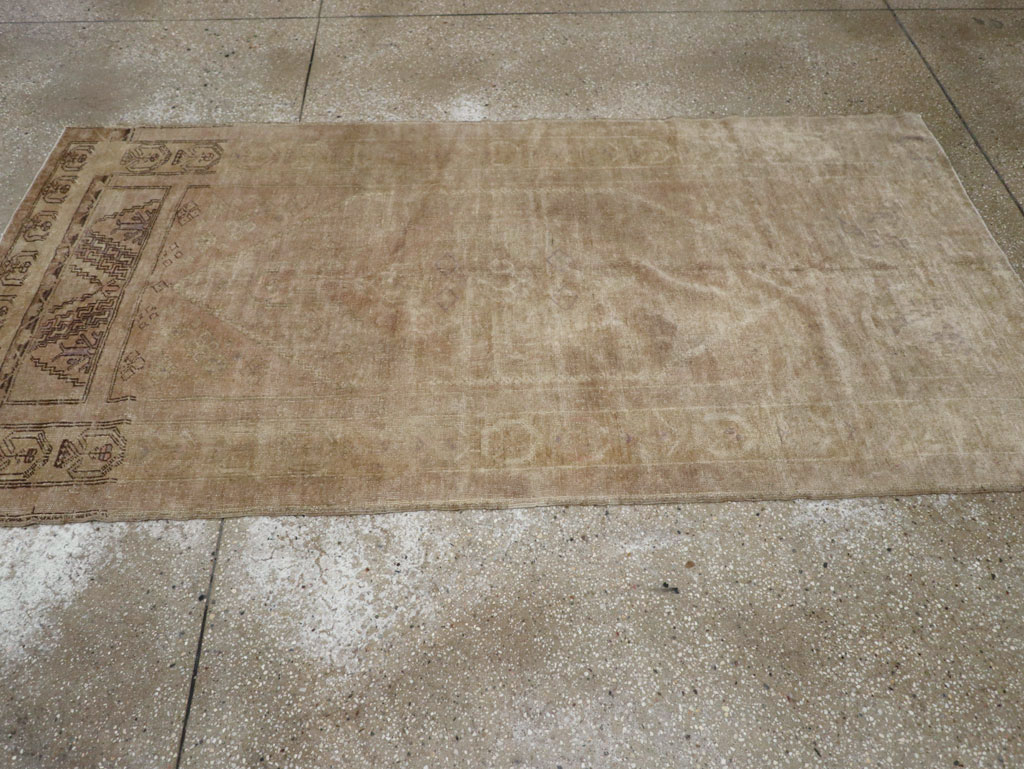 Vintage Turkish Oushak Rug, No.18602 - Galerie Shabab