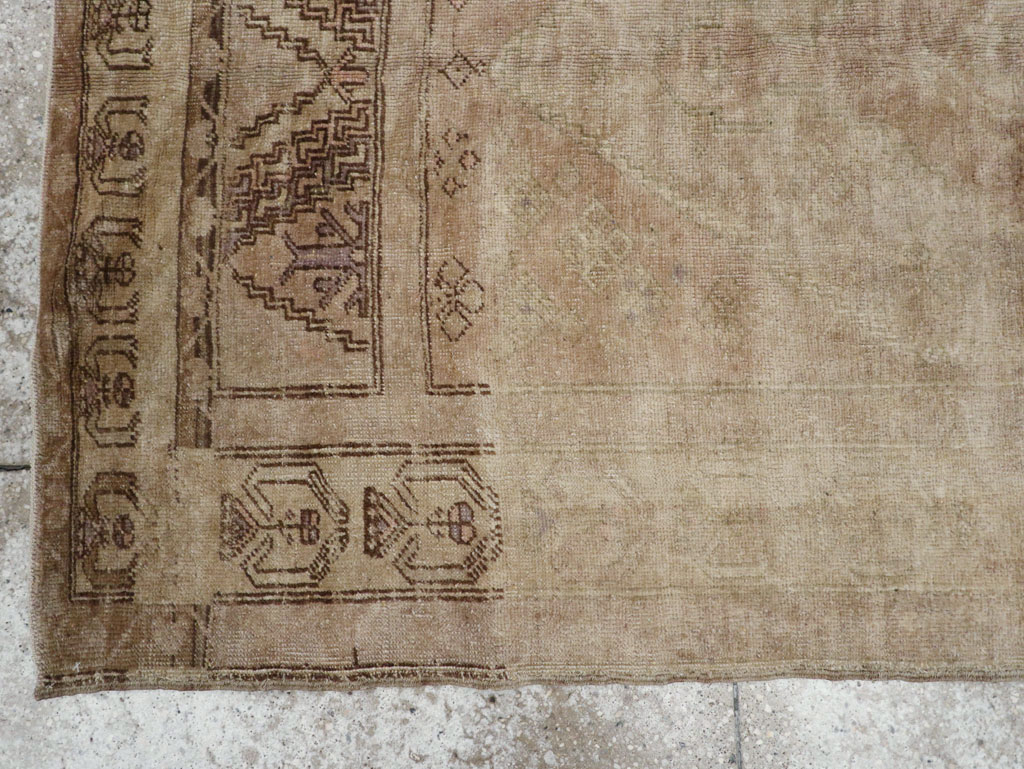 Vintage Turkish Oushak Rug, No.18602 - Galerie Shabab