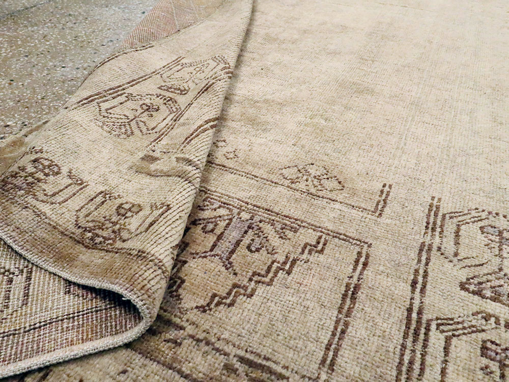 Vintage Turkish Oushak Rug, No.18602 - Galerie Shabab