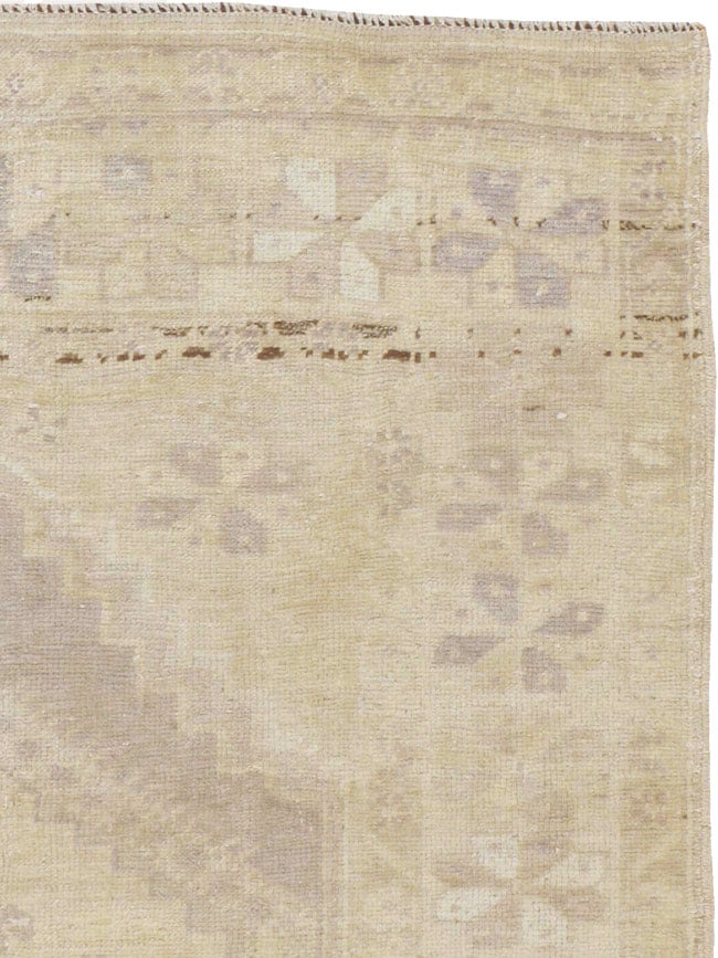 Vintage Turkish Oushak Rug, No.18606 - Galerie Shabab