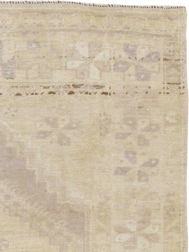 Vintage Turkish Oushak Rug, No.18606 - Galerie Shabab
