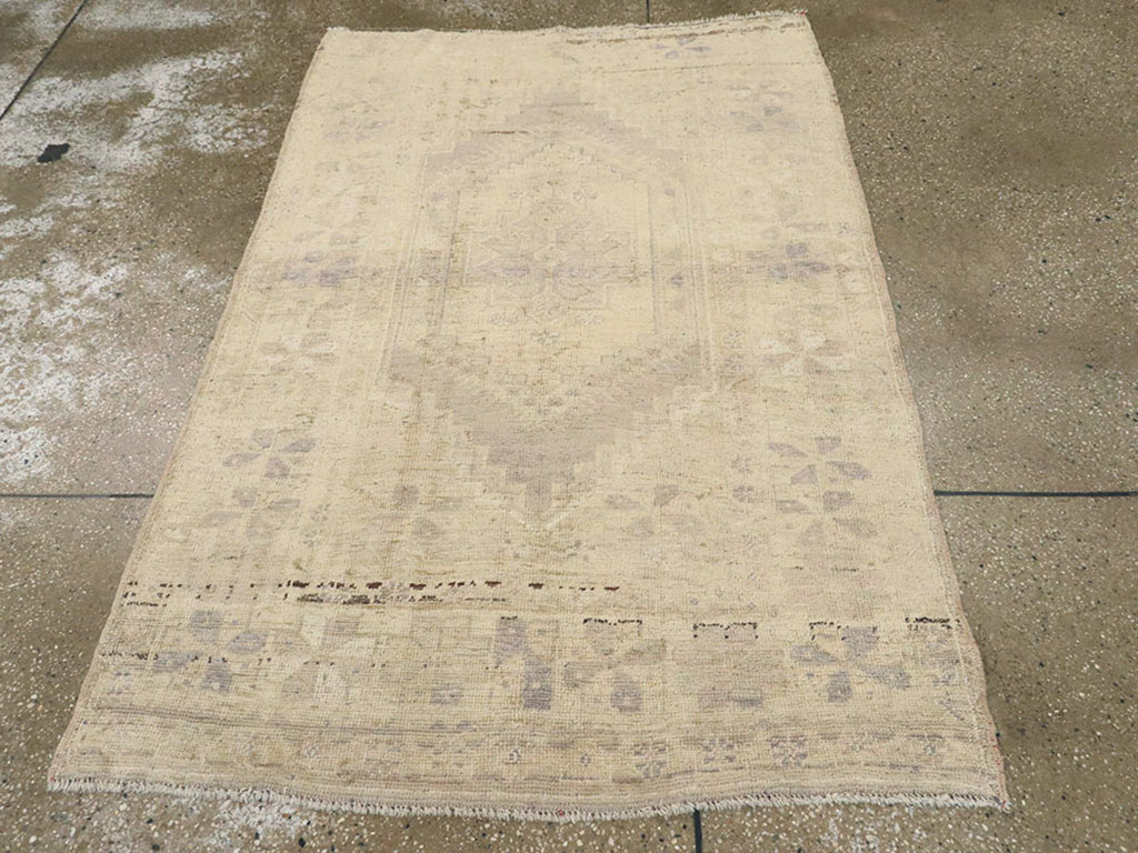 Vintage Turkish Oushak Rug, No.18606 - Galerie Shabab