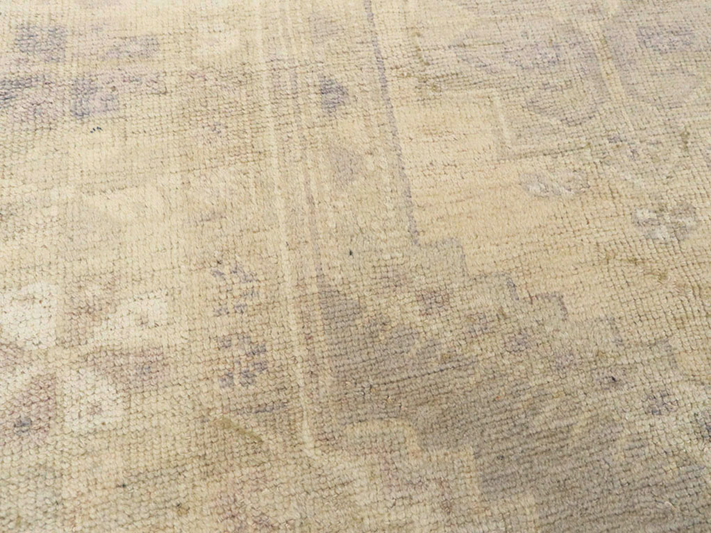 Vintage Turkish Oushak Rug, No.18606 - Galerie Shabab