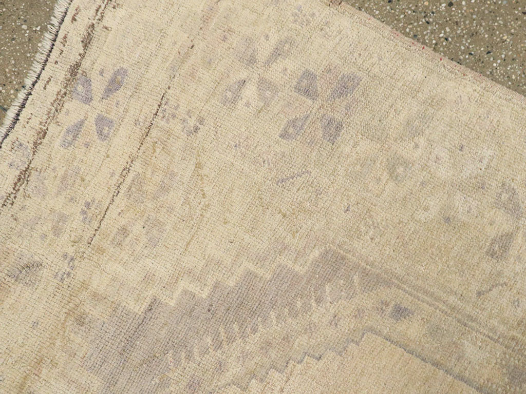 Vintage Turkish Oushak Rug, No.18606 - Galerie Shabab