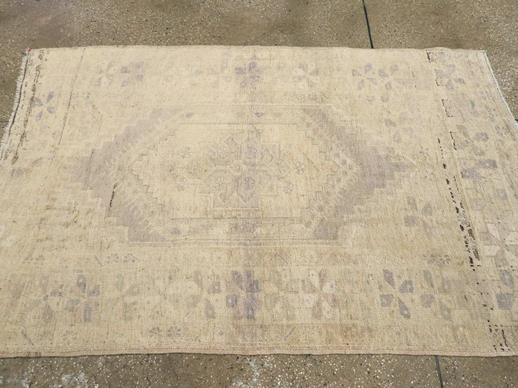 Vintage Turkish Oushak Rug, No.18606 - Galerie Shabab