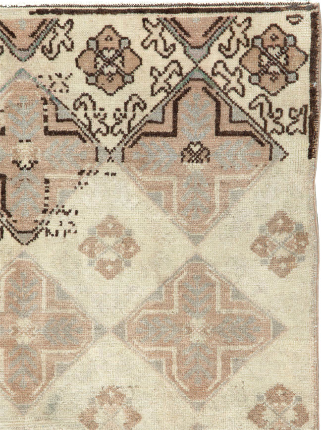 Vintage Turkish Anatolian Rug, No.18612 - Galerie Shabab