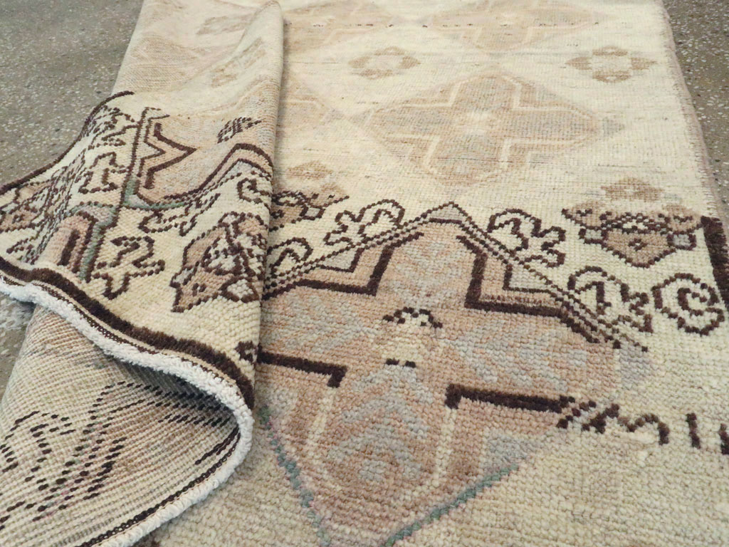 Vintage Turkish Anatolian Rug, No.18612 - Galerie Shabab
