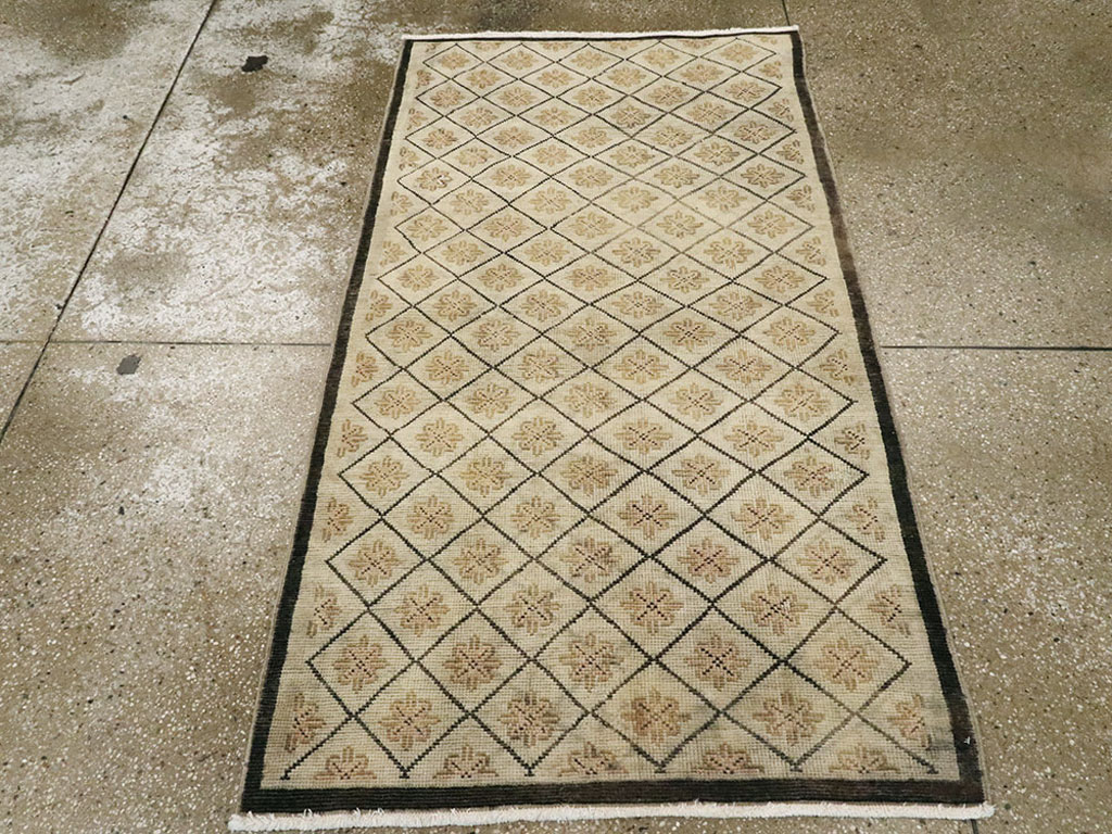 Vintage Turkish Anatolian Rug, No.18615 - Galerie Shabab