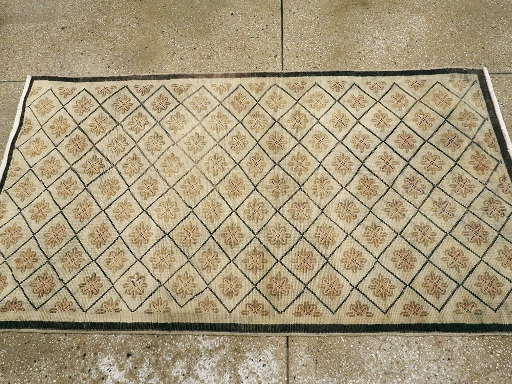 Vintage Turkish Anatolian Rug, No.18615 - Galerie Shabab