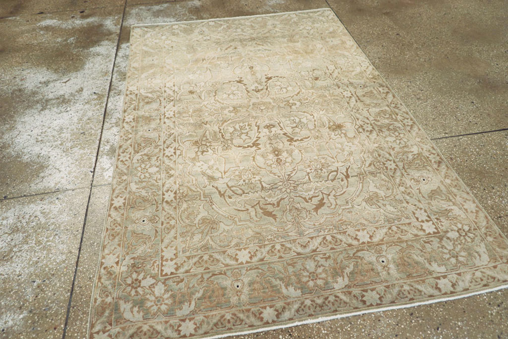 Antique Persian Lavar Kerman Rug, No.18620 - Galerie Shabab