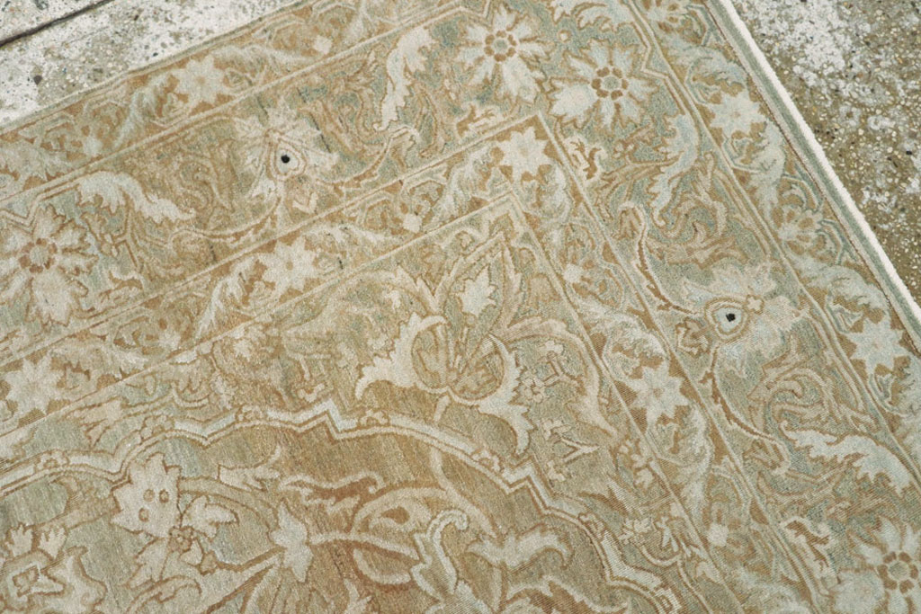 Antique Persian Lavar Kerman Rug, No.18620 - Galerie Shabab