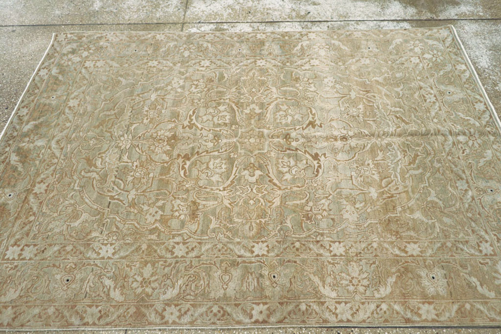 Antique Persian Lavar Kerman Rug, No.18620 - Galerie Shabab