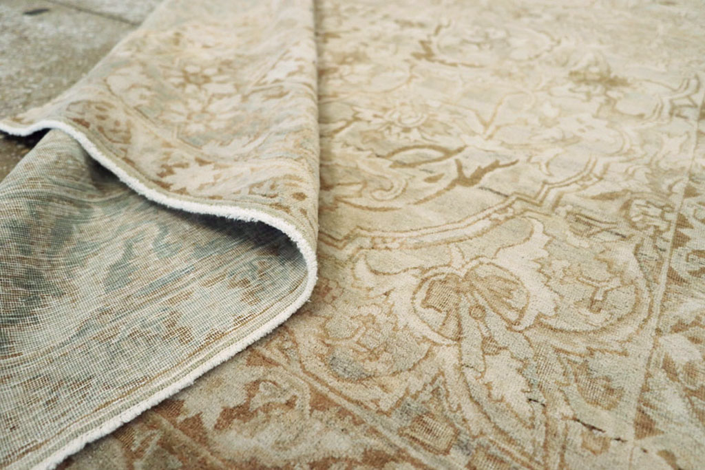 Antique Persian Lavar Kerman Rug, No.18620 - Galerie Shabab