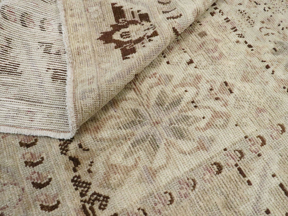 Vintage Turkish Anatolian Carpet, No.18629 - Galerie Shabab