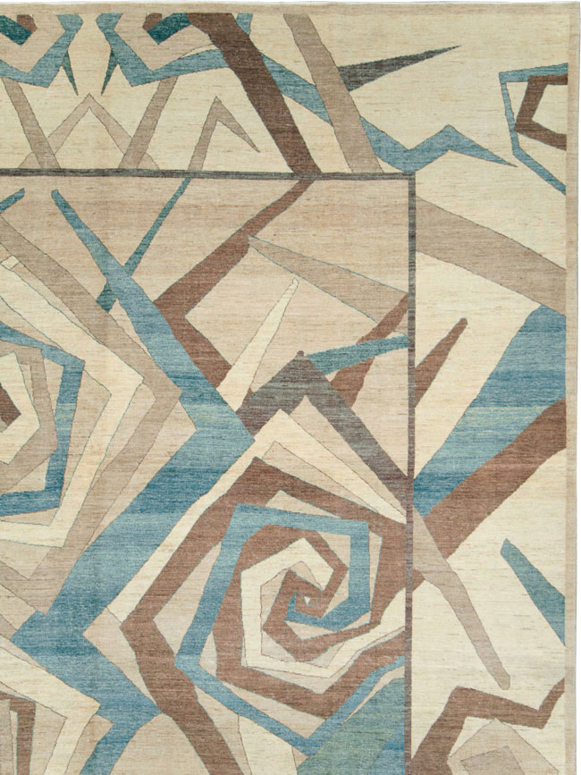 Modernist Persian Tabriz Room Size Carpet, No.18677 - Galerie Shabab