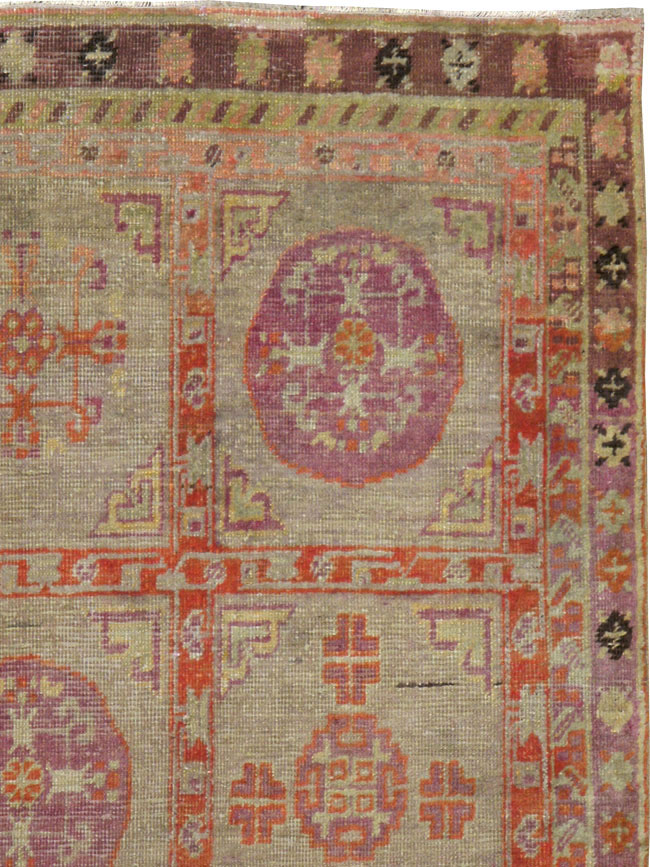 Vintage East Turkestan Khotan Rug, No.18717 - Galerie Shabab
