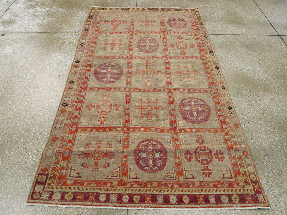 Vintage East Turkestan Khotan Rug, No.18717 - Galerie Shabab