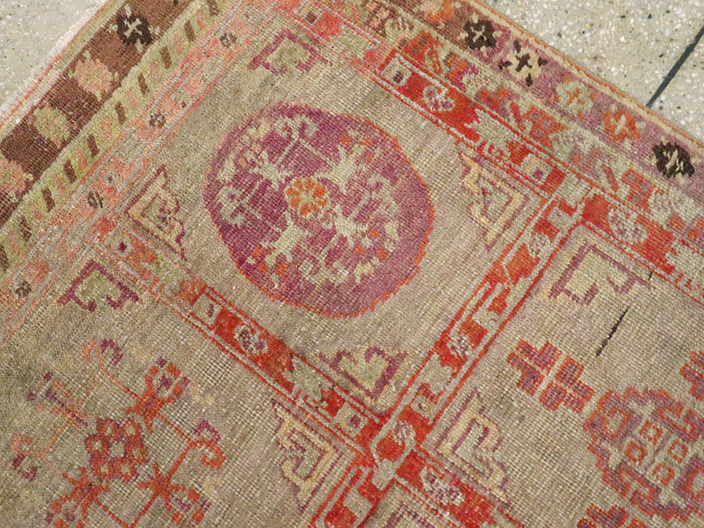 Vintage East Turkestan Khotan Rug, No.18717 - Galerie Shabab