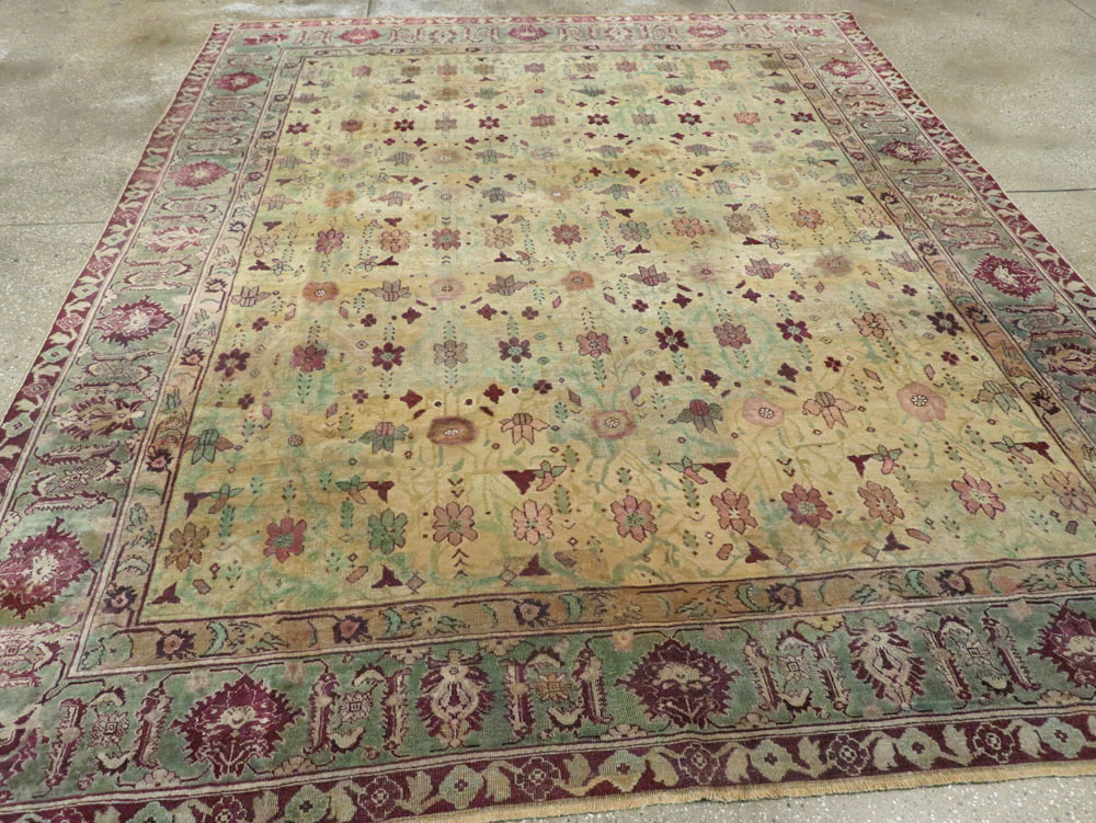 Antique Indian Agra Square Carpet, No.18730 - Galerie Shabab