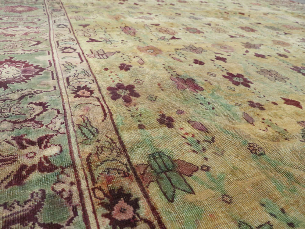 Antique Indian Agra Square Carpet, No.18730 - Galerie Shabab