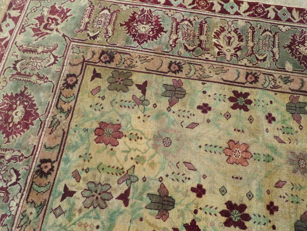 Antique Indian Agra Square Carpet, No.18730 - Galerie Shabab