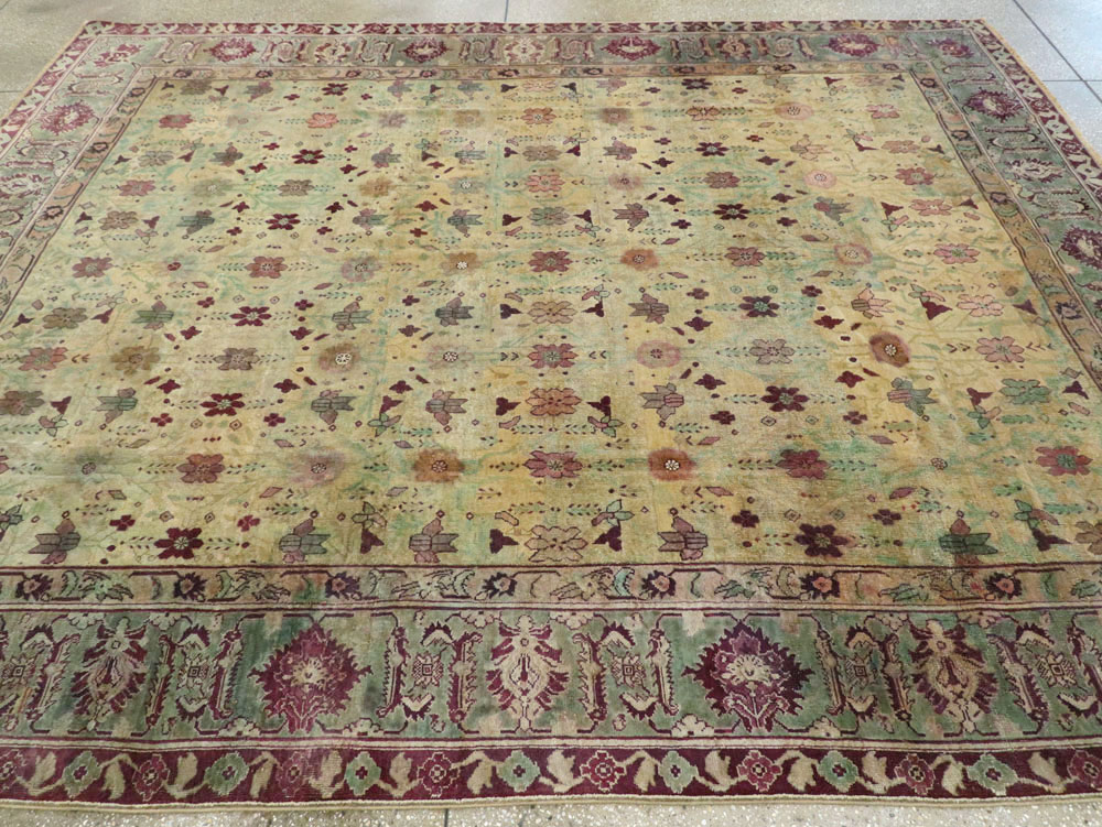 Antique Indian Agra Square Carpet, No.18730 - Galerie Shabab