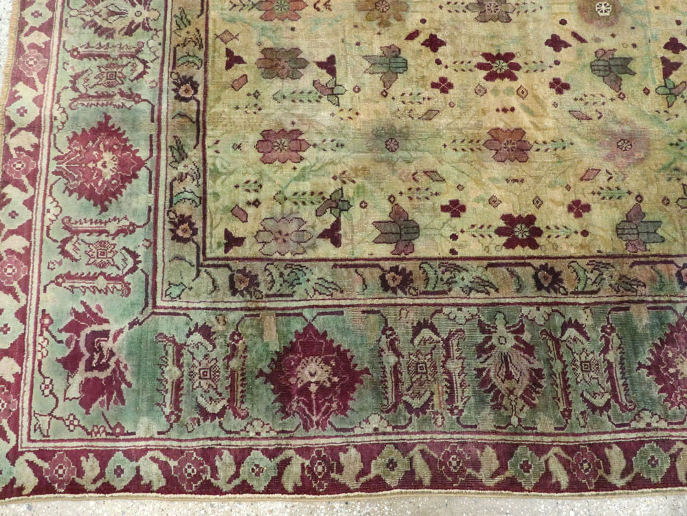 Antique Indian Agra Square Carpet, No.18730 - Galerie Shabab