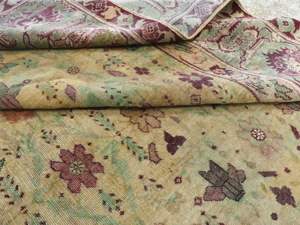 Antique Indian Agra Square Carpet, No.18730 - Galerie Shabab