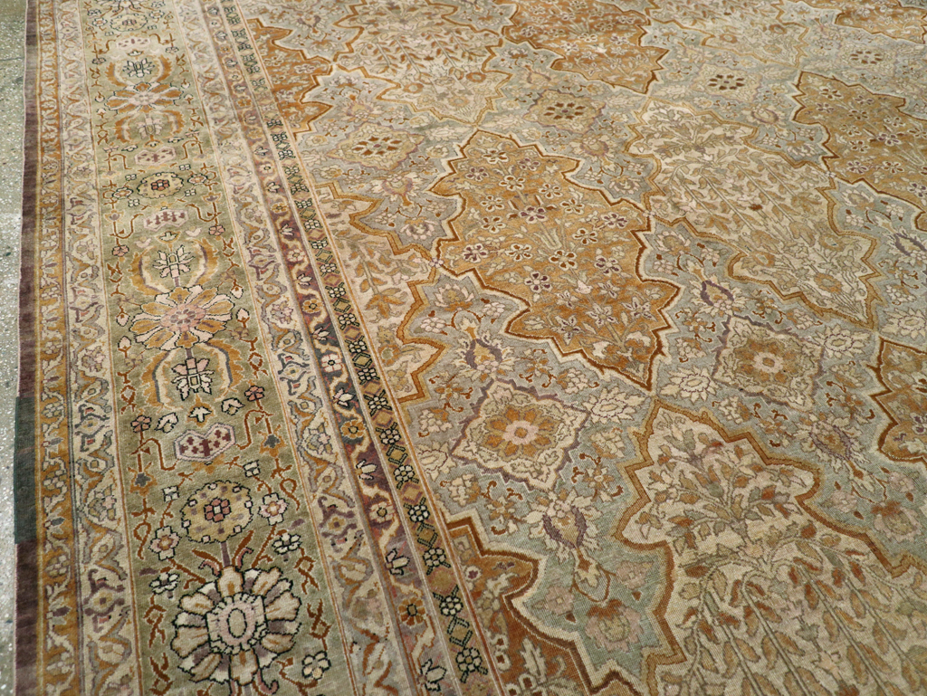 Antique Indian Lahore Carpet, No.18775 - Galerie Shabab