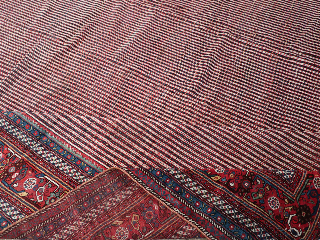 Antique Persian Qashqai Carpet, No.18789 - Galerie Shabab