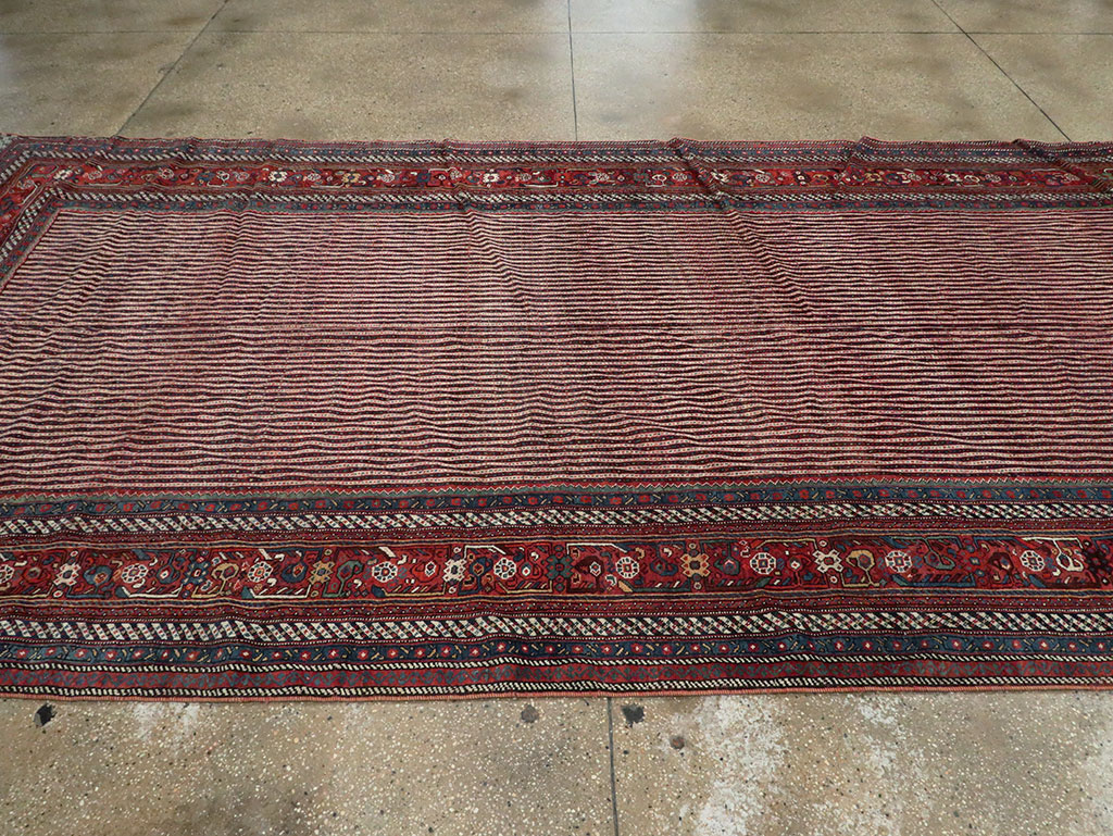Antique Persian Qashqai Carpet, No.18791 - Galerie Shabab