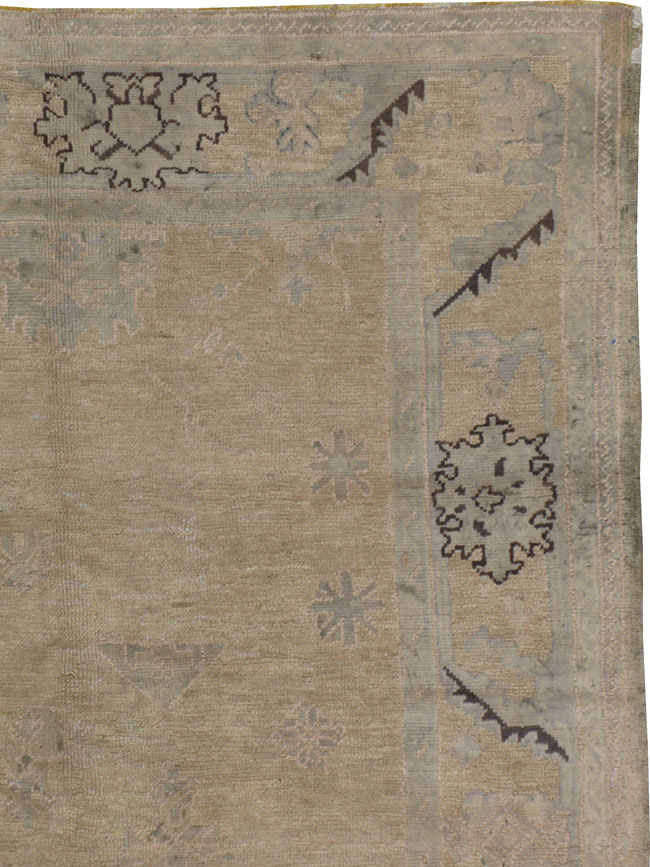 Antique Oushak Carpet, No.18810 - Galerie Shabab
