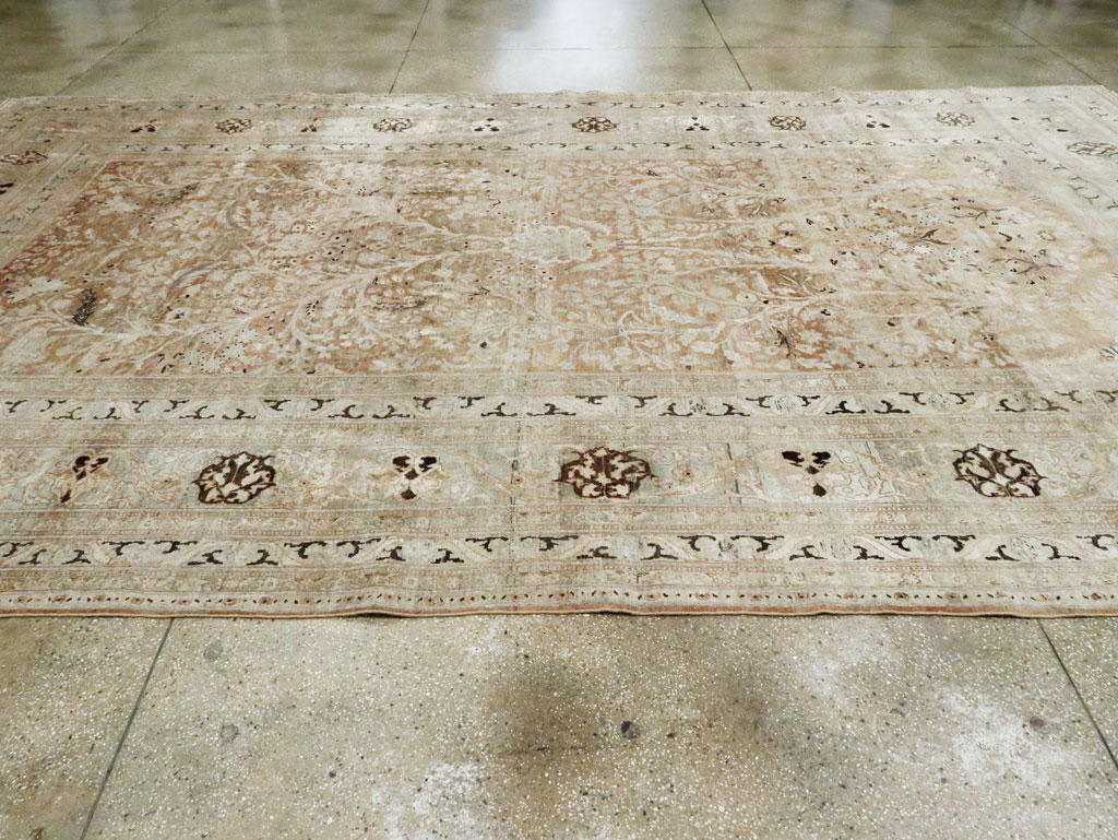 Antique Persian Dorokhsh Large Room Size Carpet, No.18820 - Galerie Shabab