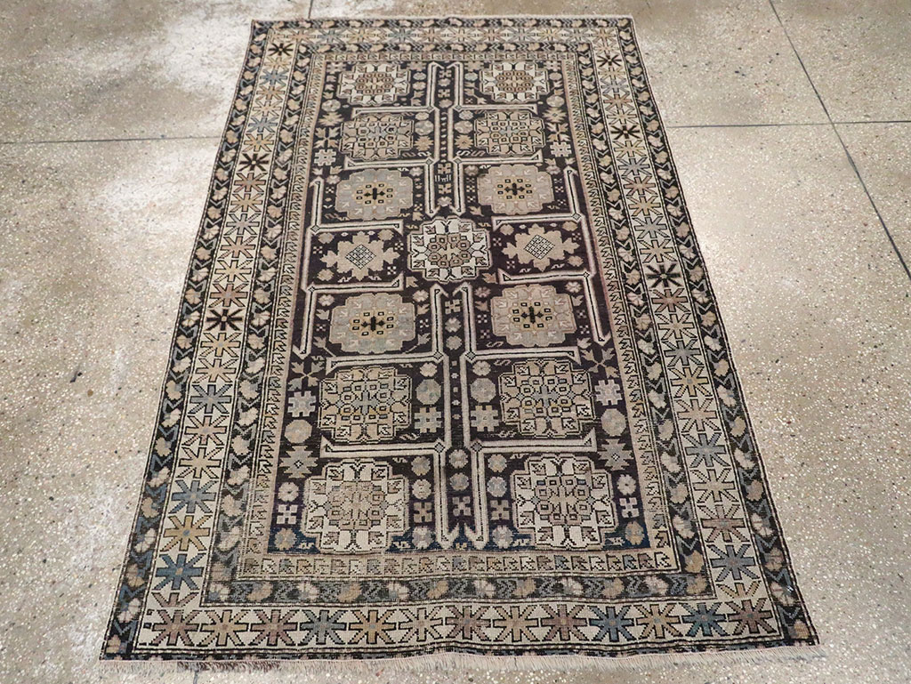 Antique Caucasian Shirvan Rug, No.18893 - Galerie Shabab