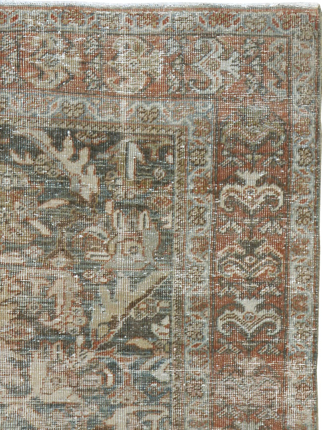 Antique Persian Distresed Mahal Rug, No.18894 - Galerie Shabab