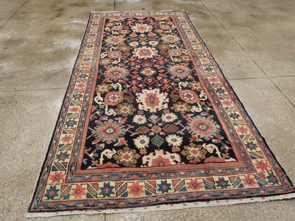 Antique Persian Mahal Carpet, No.18929 - Galerie Shabab