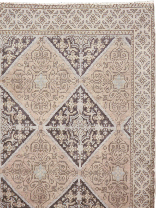 Vintage Turkish Anatolian Rug, No.18957 - Galerie Shabab