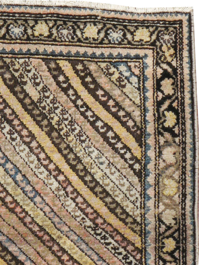 Antique Persian Malayer Rug, No.18963 - Galerie Shabab