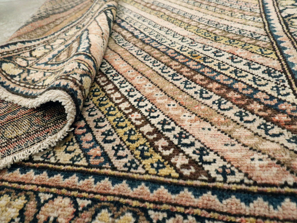 Antique Persian Malayer Rug, No.18963 - Galerie Shabab