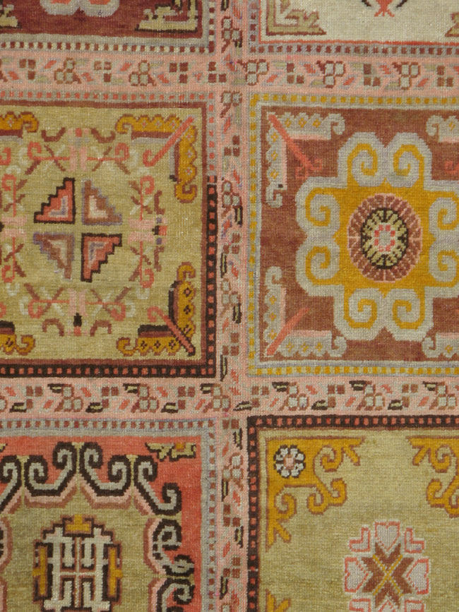 Antique Khotan Carpet, No.18977 - Galerie Shabab