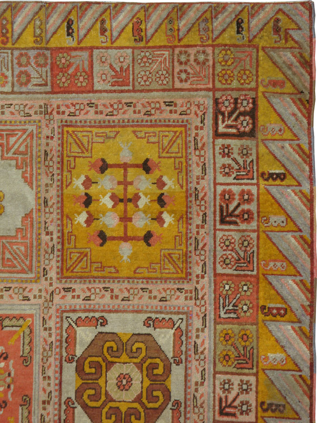 Antique Khotan Carpet, No.18977 - Galerie Shabab