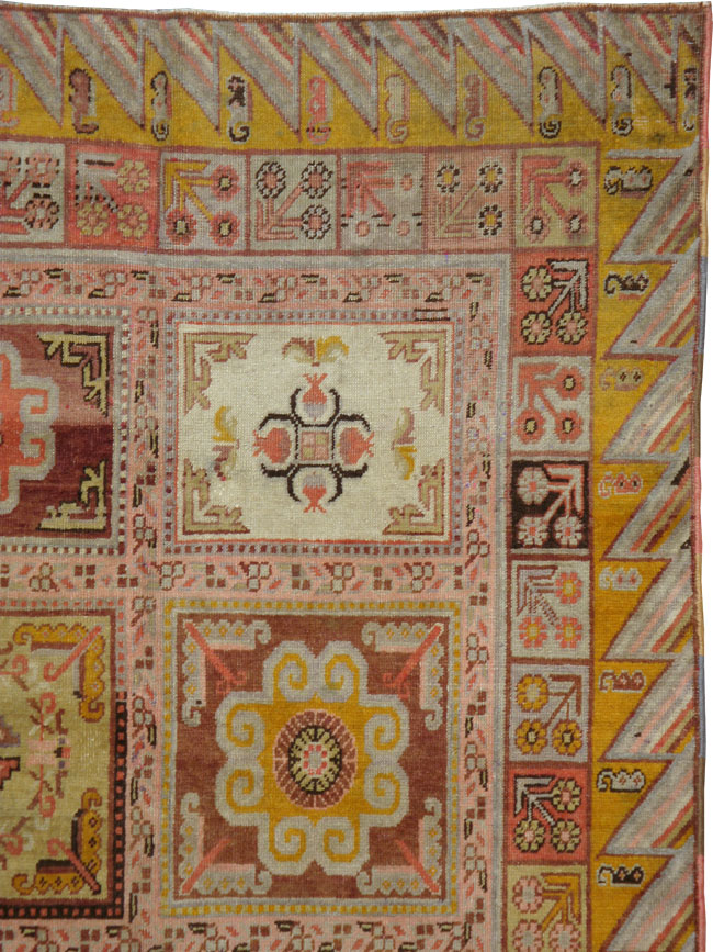 Antique Khotan Carpet, No.18977 - Galerie Shabab