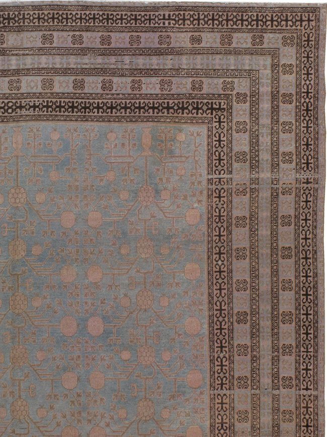 Antique Khotan Gallery Carpet, No.19022 - Galerie Shabab