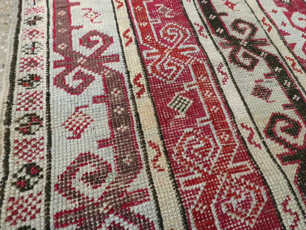 Antique Turkish Ghiordes Rug, No.19201 - Galerie Shabab