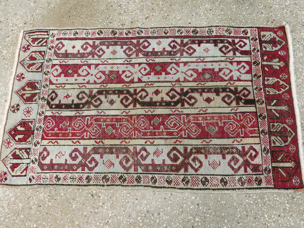 Antique Turkish Ghiordes Rug, No.19201 - Galerie Shabab