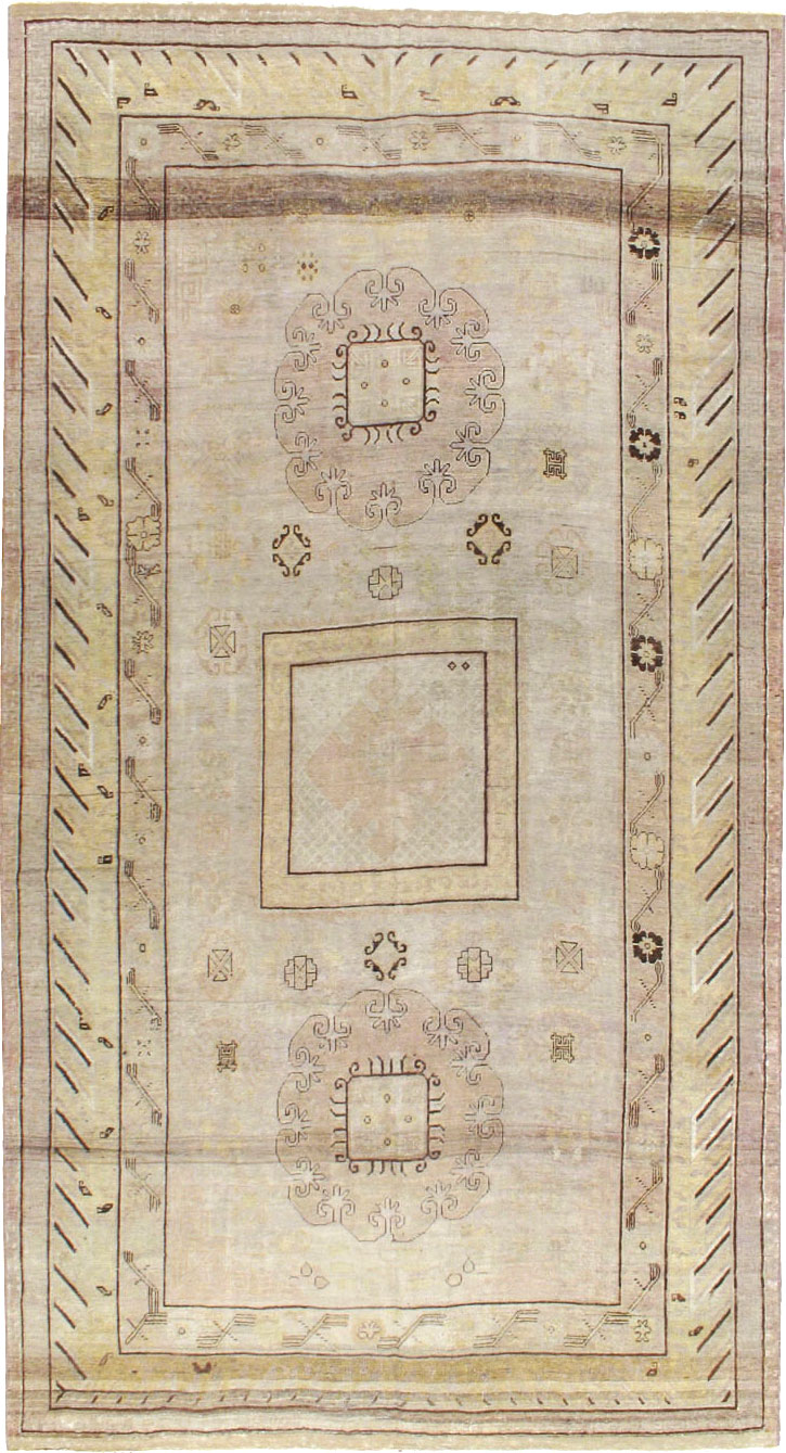 Vintage East Turkestan Khotan Carpet, No.19204 - Galerie Shabab