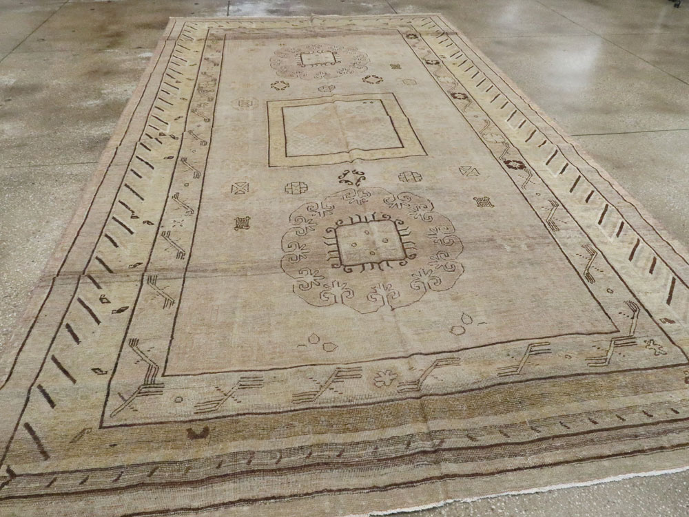 Vintage East Turkestan Khotan Carpet, No.19204 - Galerie Shabab