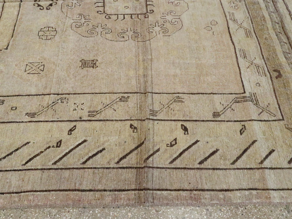 Vintage East Turkestan Khotan Carpet, No.19204 - Galerie Shabab